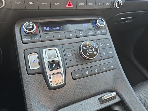 Used 2024 Hyundai Palisade Limited AWD/4WD image 28