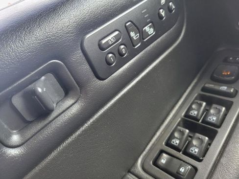 Used 2005 HUMMER H2 SUT w/ Preferred Equipment Group AWD/4WD image 42