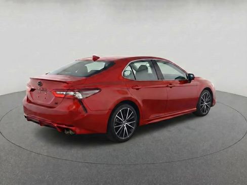 Used 2024 Toyota Camry SE w/ Cold Weather Package FWD image 6