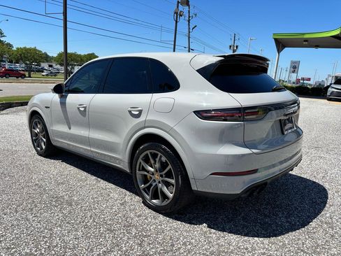 Used 2020 Porsche Cayenne Turbo S w/ Premium Package Plus AWD/4WD image 4