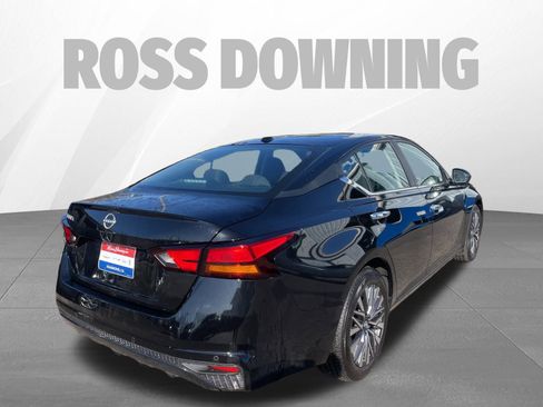 Used 2025 Nissan Altima 2.5 SV image 4