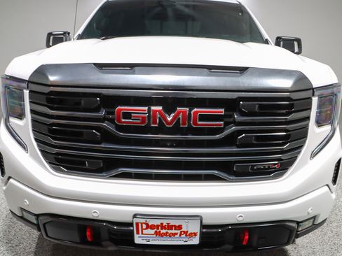 Used 2023 GMC Sierra 1500 AT4 w/ AT4 Premium Package image 4