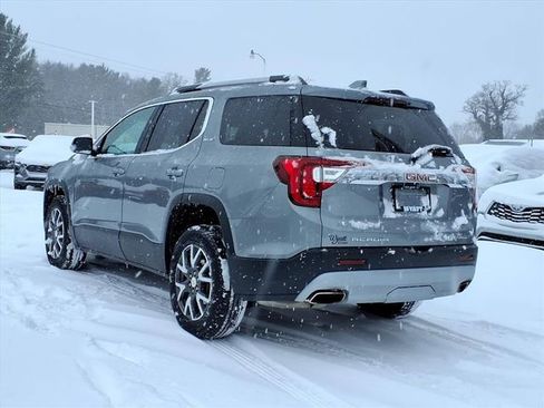 Used 2023 GMC Acadia SLE w/ Driver Convenience Package image 4