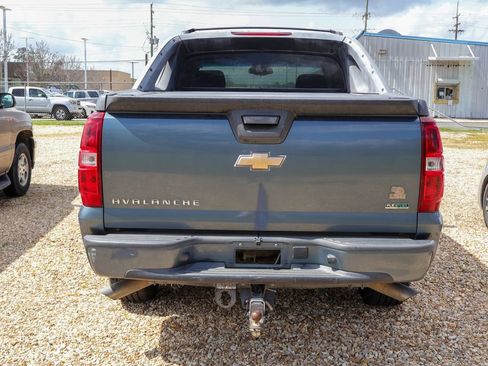 Used 2011 Chevrolet Avalanche LS image 7