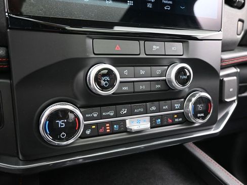 Used 2022 Ford Expedition Max Limited image 18