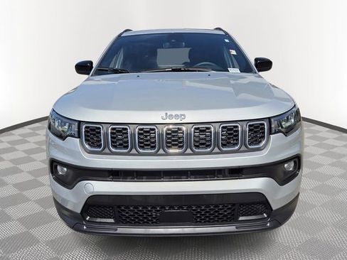 Used 2024 Jeep Compass Latitude image 8