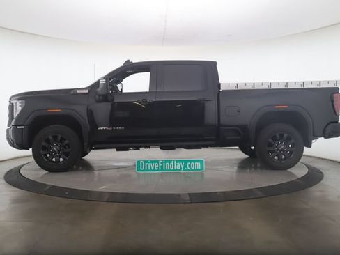 Used 2024 GMC Sierra 2500 AT4 w/ AT4 Premium Plus Package AWD/4WD image 9