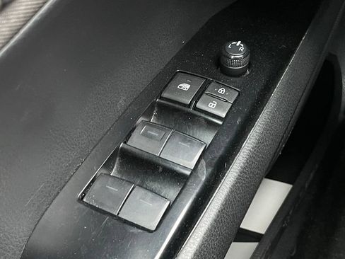 Used 2025 Toyota Camry SE FWD image 11