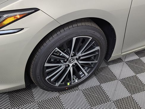 New 2025 Lexus ES 350 w/ Premium Package image 11
