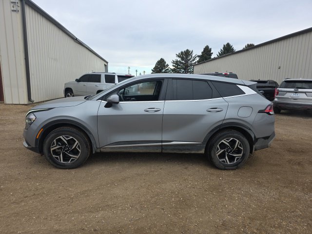 Used 2023 Kia Sportage LX AWD/4WD image 3