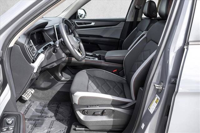 Used 2024 Volkswagen Atlas Peak Edition SEL AWD/4WD image 12