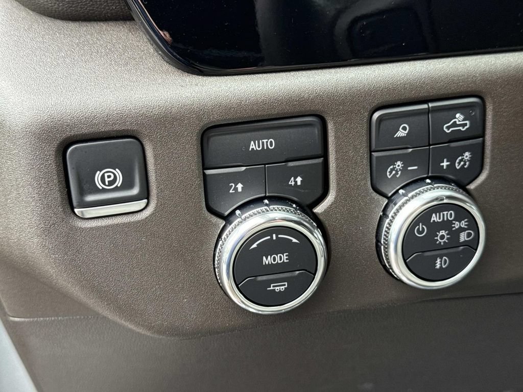 Used 2025 GMC Sierra 1500 SLT AWD/4WD image 32