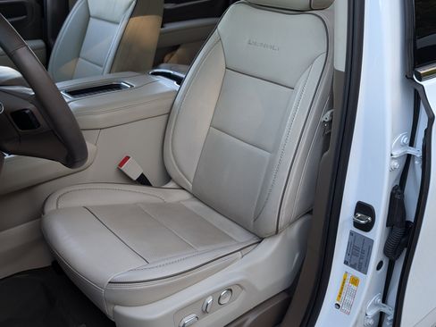 Used 2023 GMC Yukon XL Denali image 16