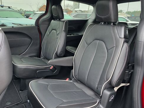 New 2026 Chrysler Pacifica Limited image 29