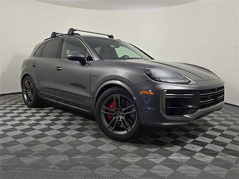New 2025 Porsche Cayenne Turbo image 9