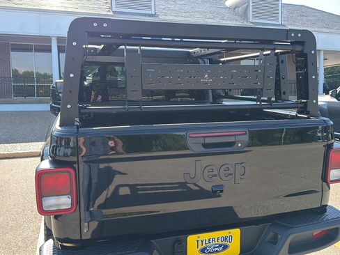 Used 2022 Jeep Gladiator Sport AWD/4WD image 7