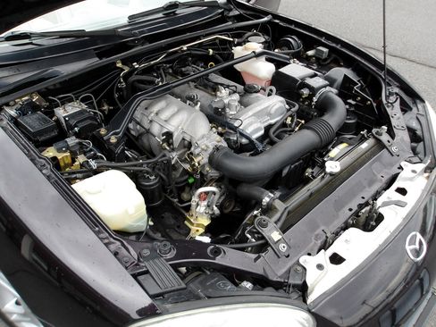 Used 2004 MAZDA MX-5 Miata LS image 24