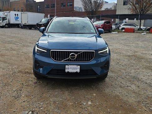 Certified 2025 Volvo XC40 B5 Ultra w/ Climate Package image 6