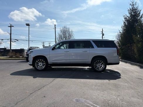 Used 2021 Cadillac Escalade ESV Premium Luxury image 2