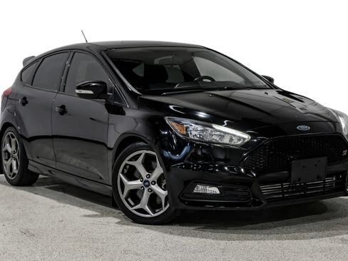 Used 2017 Ford Focus ST FWD image 4