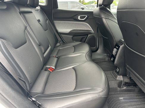 Used 2023 Jeep Compass Latitude AWD/4WD image 16