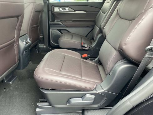 New 2026 Ford Explorer Platinum image 11