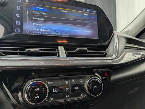 New 2026 Chevrolet Trax ACTIV w/ Sunroof Package FWD image 22