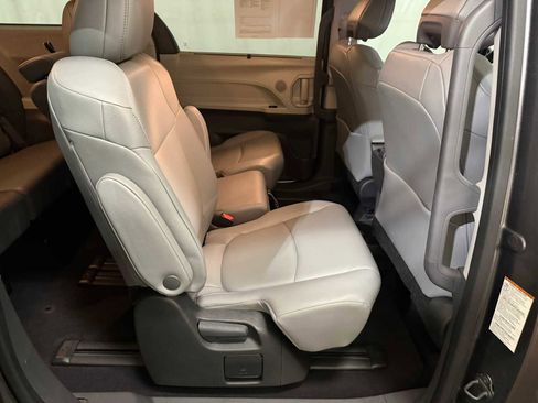 Certified 2023 Toyota Sienna XLE image 25