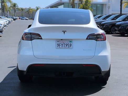 Used 2023 Tesla Model Y AWD image 9