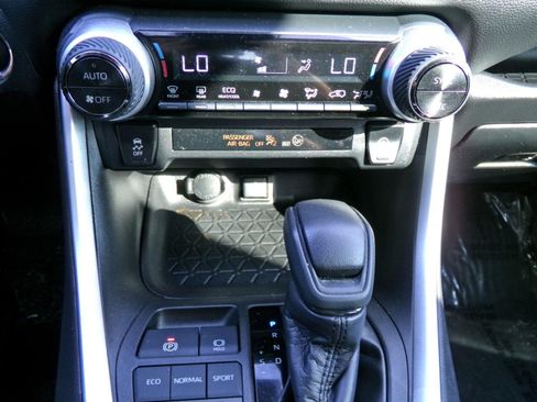 Used 2022 Toyota RAV4 XLE w/ Convenience Package FWD image 12