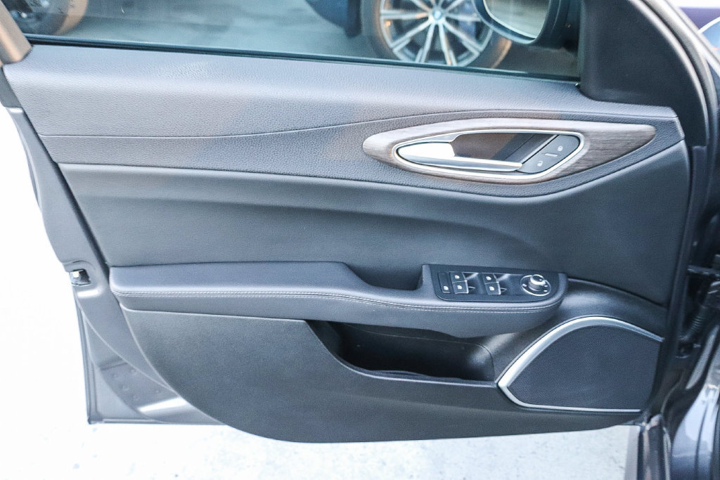 Used 2022 Alfa Romeo Giulia Ti RWD image 23