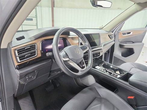 Used 2024 Volkswagen Atlas SE image 18