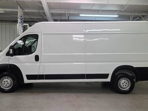 Used 2025 RAM ProMaster 2500 w/ Convenience Group FWD image 3