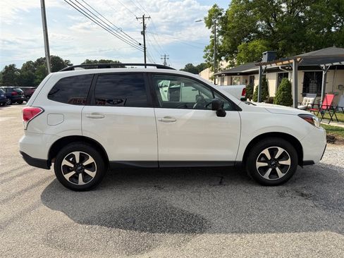 Used 2017 Subaru Forester 2.5i w/ Alloy Wheel Package AWD/4WD image 6
