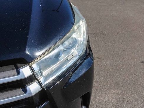 Used 2018 Toyota Highlander XLE w/ Carpet Mat Package (TMS) FWD image 13