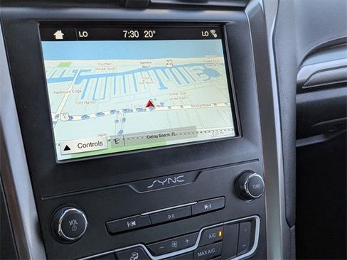 Used 2019 Ford Fusion SE image 20