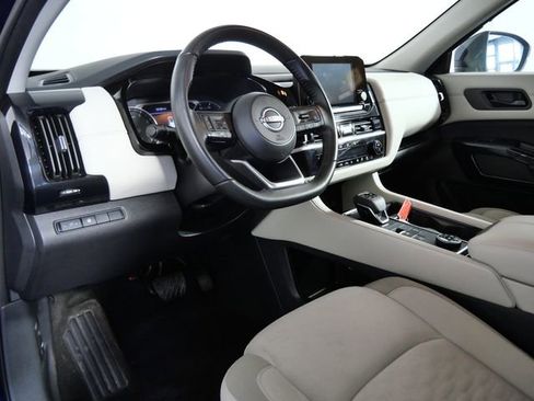 Used 2024 Nissan Pathfinder SV image 17