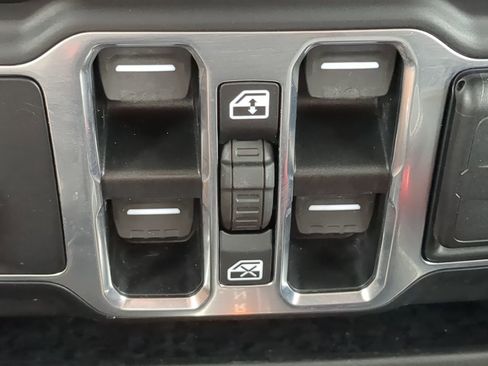 Used 2020 Jeep Gladiator Overland image 24