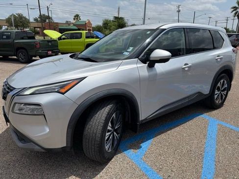 Used 2021 Nissan Rogue SV image 3