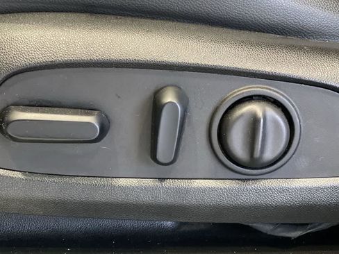 Used 2020 GMC Acadia SLT w/ Driver Alert Package II image 15