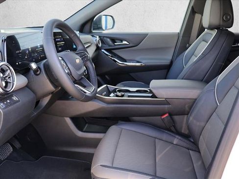 New 2026 Chevrolet Equinox LT w/ Convenience Package II FWD image 4