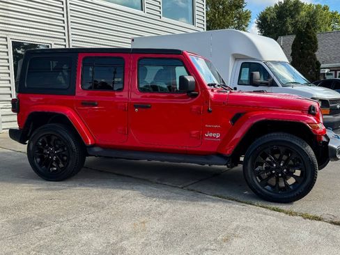 Used 2023 Jeep Wrangler Unlimited Sahara w/ Cold Weather Group AWD/4WD image 2