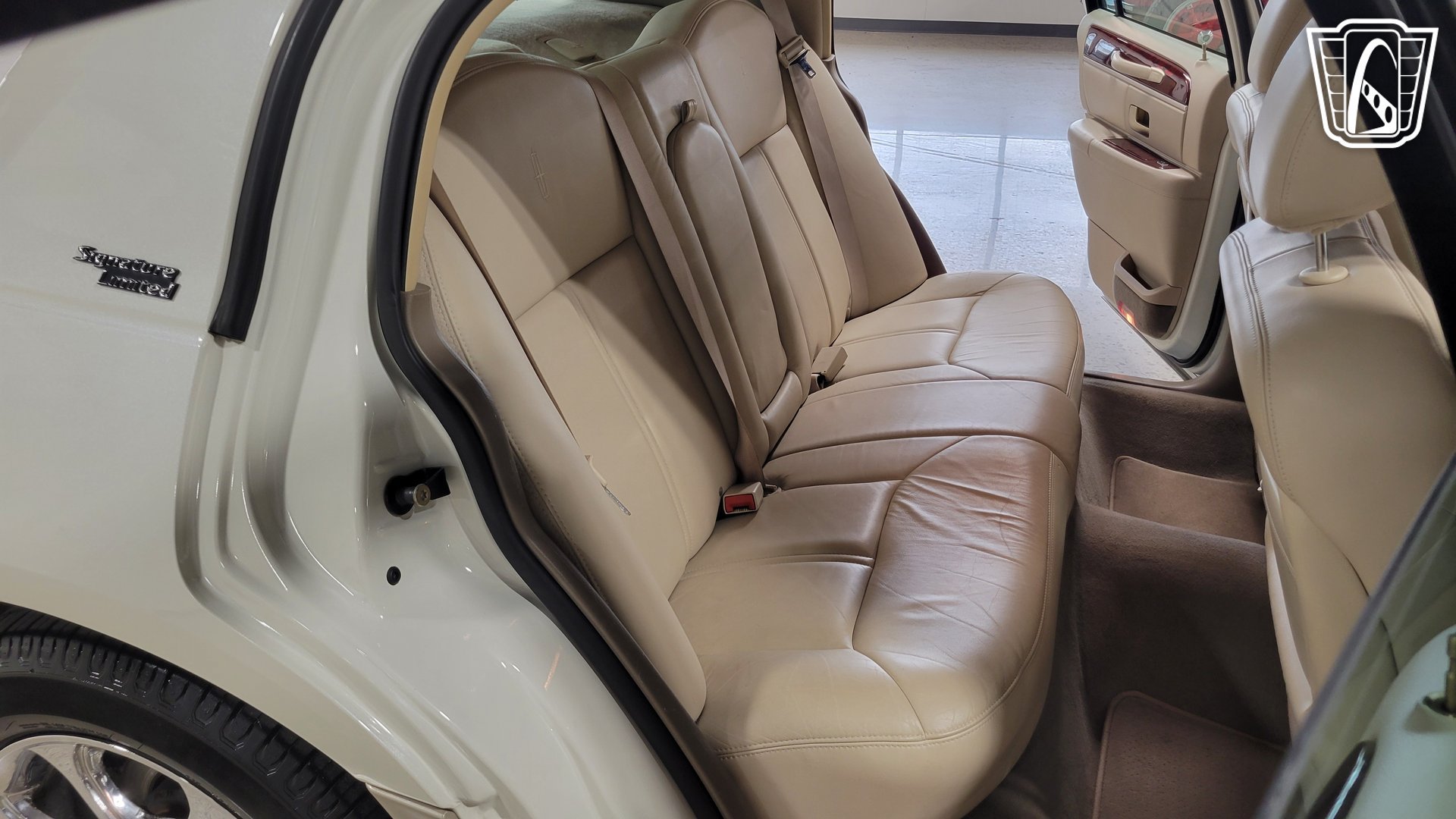 Used 2005 Lincoln Town Car Signature Limited RWD image 17