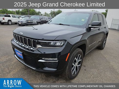 Used 2025 Jeep Grand Cherokee Limited AWD/4WD image 4