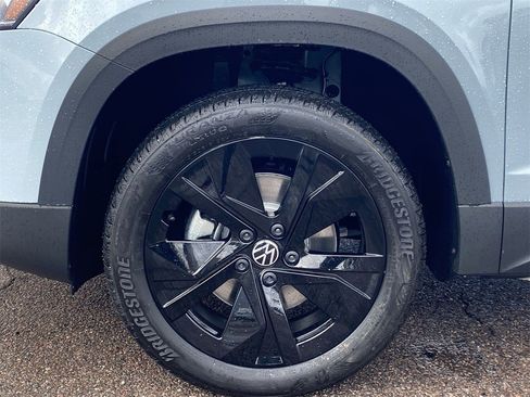 New 2026 Volkswagen Taos SE image 6