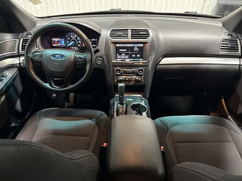 Used 2016 Ford Explorer XLT w/ Equipment Group 201A FWD image 21