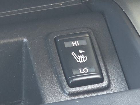 Used 2019 Nissan Titan SV w/ SV Convenience Package image 15