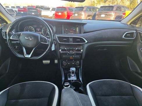 Used 2017 INFINITI QX30 Sport image 4