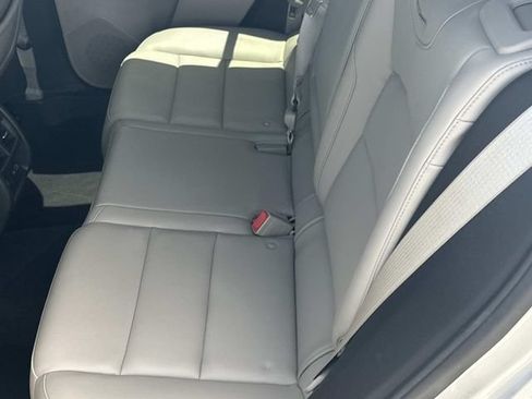 Certified 2022 Cadillac XT4 Luxury w/ Cold Weather Package FWD image 16