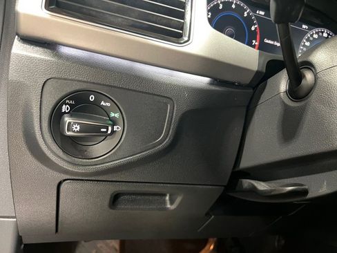 Used 2018 Volkswagen Atlas SEL Premium image 41